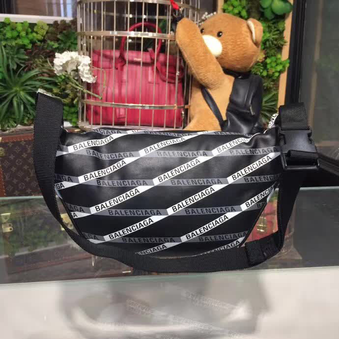 BALENCIAG巴黎世家 專櫃同步更新 斜挎胸包腰包 簡約兩用包  BL1238